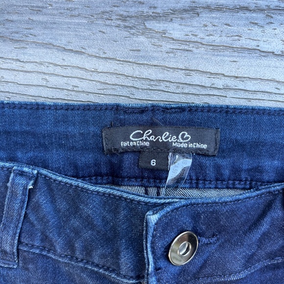 NWT Ladies Charlie B Jeans - Picture 3 of 5